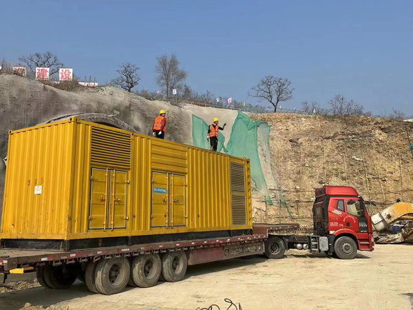 和平发电机租赁如何根据测试结果判断机油泵的工作状态是否正常？