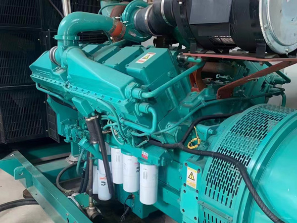 和平更换100kW柴油发电机组机油时，需要注意哪些事项？